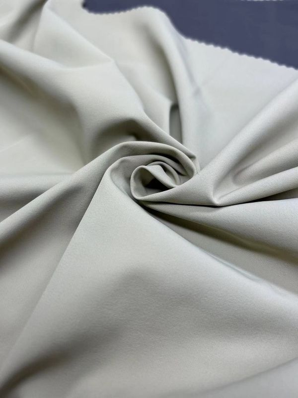 Vier-Wege-Stretch-Weich-Nylon-Gewebe 70D+40D*70D+40D 90% Nylon 10% Spandex 170GSM
