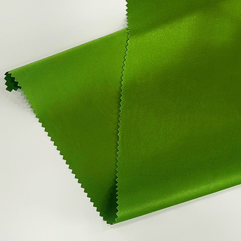 Polyester elastischer Satin-Chiffon Stoff 50D*50D+20D 92GSM für Kleider und Kleider