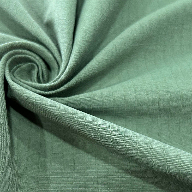 Matte, quadratisch gestreckte Warp Stretch Taffeta 70D+40D*160D+160D/2 für Oberbekleidung