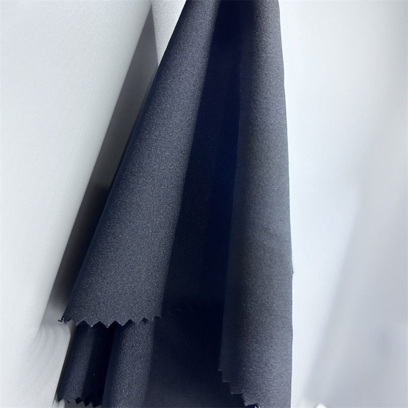75D Recycling-Polyester-Spandex-Gewebe Matte 2/1 Twill Vierseitig elastisch 75D+40D*75D+40D Oberfläche empfindlich